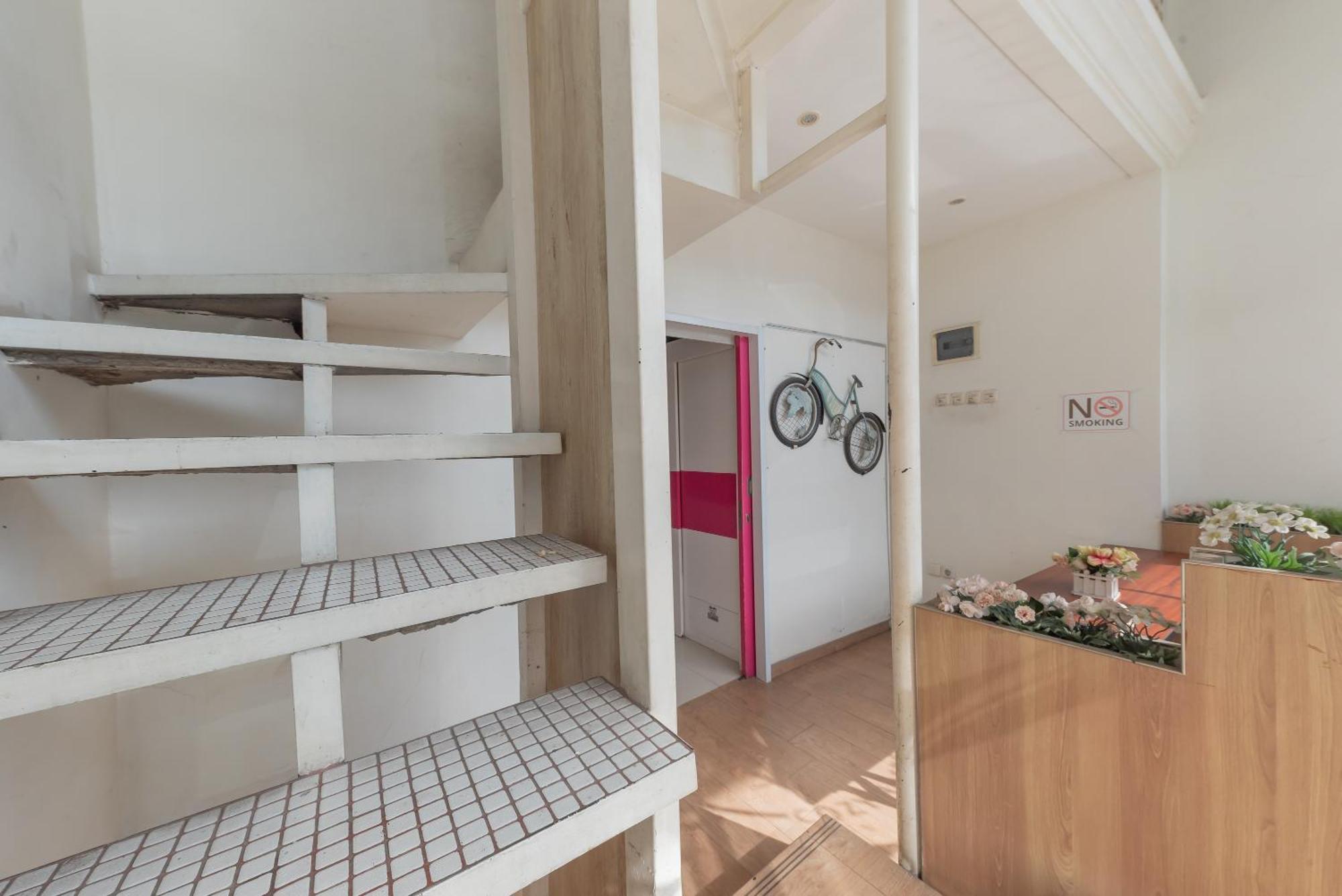 Reddoorz Hostel At Kiara Cozy Kircon Bandung Exterior photo