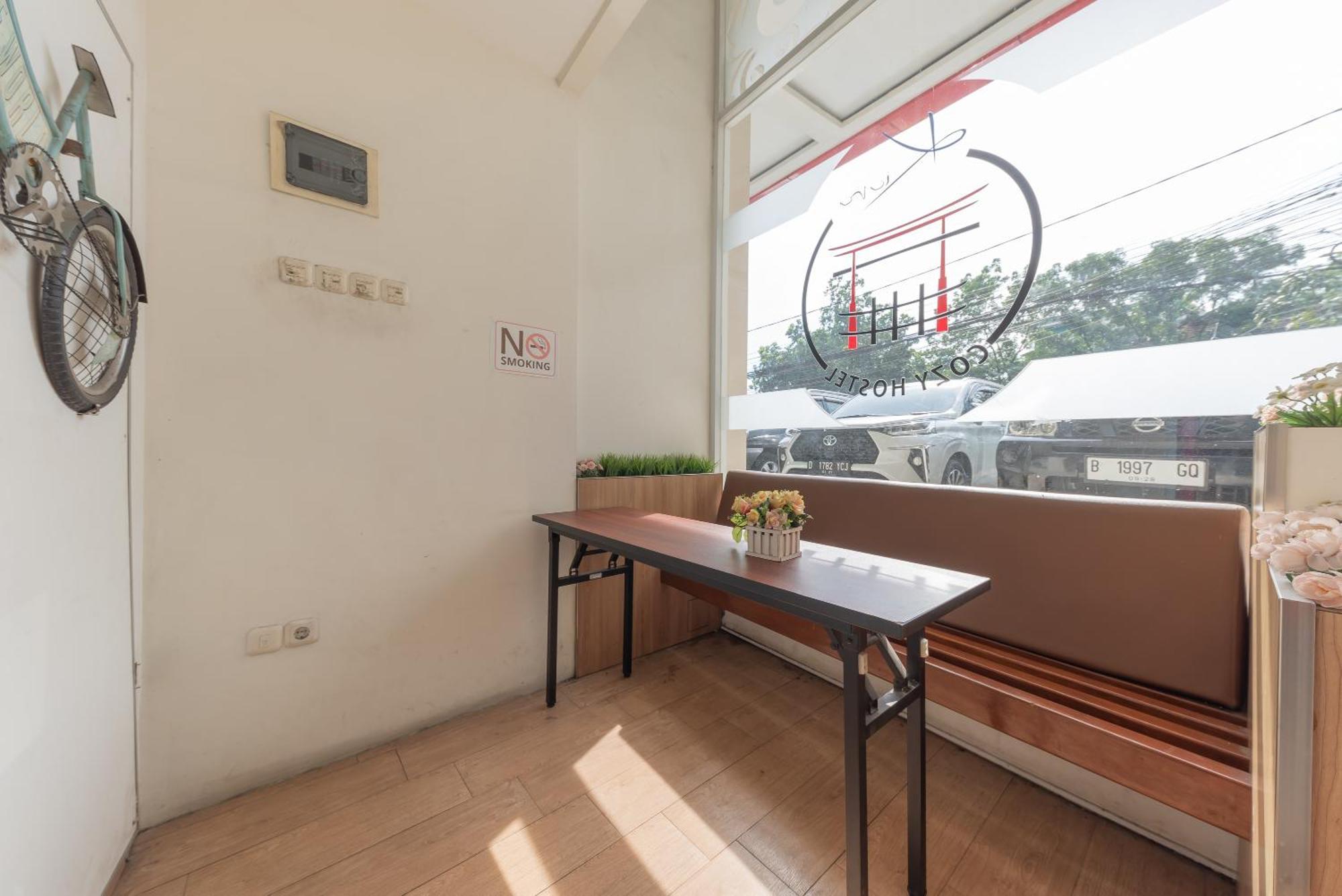 Reddoorz Hostel At Kiara Cozy Kircon Bandung Exterior photo